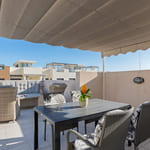 La Zenia Beach - stor takterrasse med utemøbler.