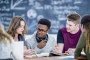 Etterlyser flere lektorstudenter