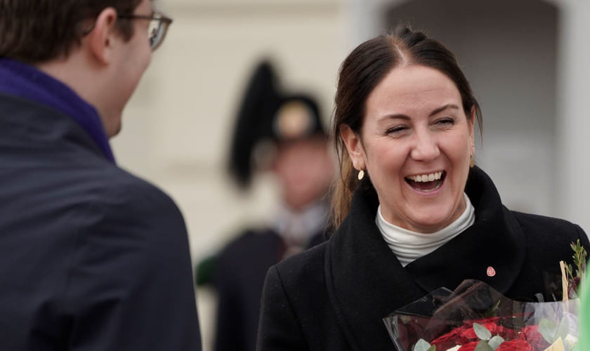 Bilde av kunnskapsminister Tonje Brenna (Arbeiderpartiet) på Slottsplassen etter regjeringens første statsråd. Foto: Heiko Junge, NTB.
