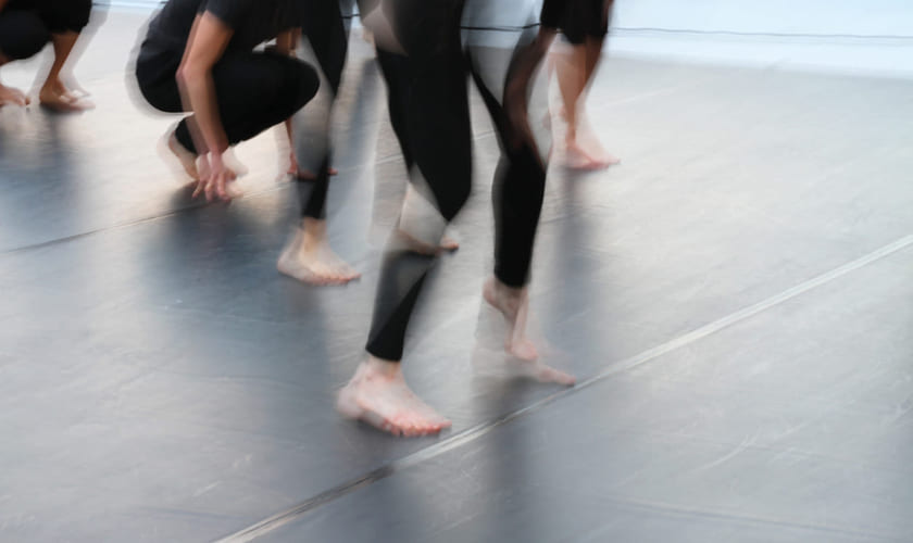Illustrasjonsfoto av dansende ungdommer. Foto: iStock.