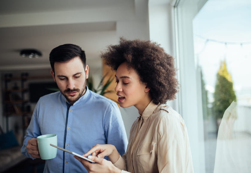 Illustrasjonsbilde av to kollegaer. Foto: iStock.