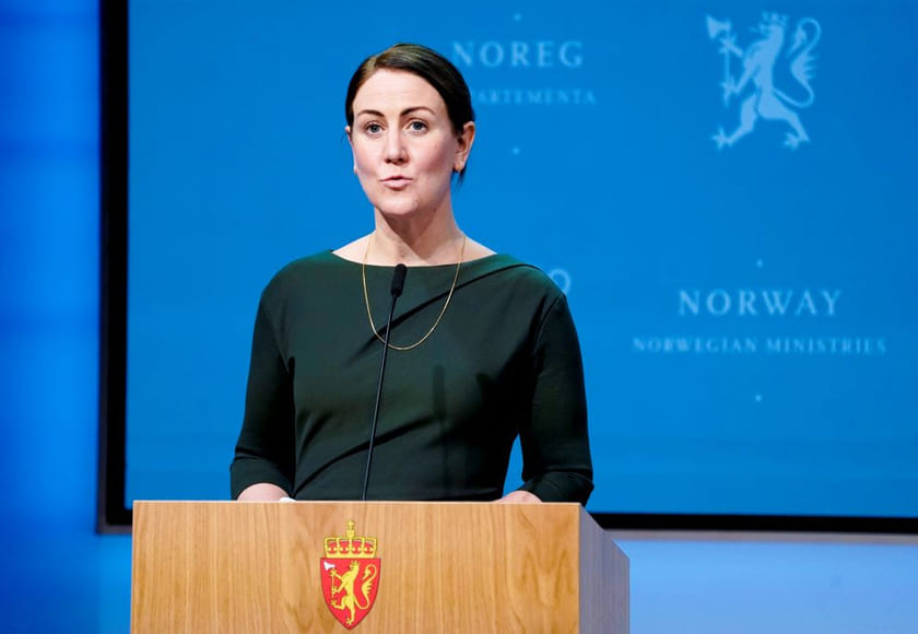 Bilde av kunnskapsminister Tonje Brenna under en pressekonferanse om koronasituasjonen 13. desember 2021. Foto: Heiko Junge, NTB.