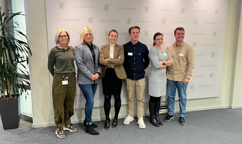 Gruppebilde av administrerende direktør i Econa Nina Riibe, leder i Norsk Lektorlag Helle Christin Nyhuus, leder i Akademikerne Lise Lyngsnes Randeberg, studentutvalgsleder i Econa Sondre Harr, visepresident i Tekna Elisabet Haugsbø og leder i Tekna student Marcus Steen Nitschke. Foto.