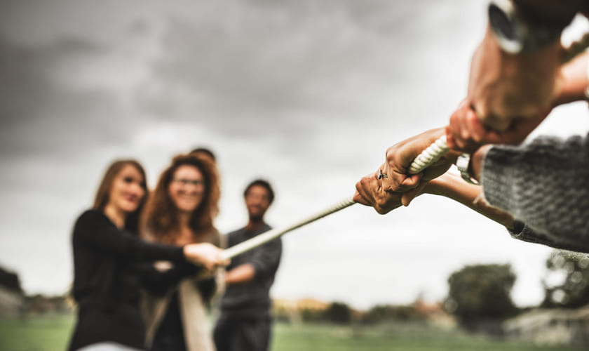 Illustrasjonsfoto av drakamp med tau. Bilde.