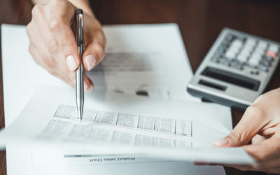 Regneark og kalkulator. Bilde.