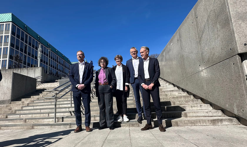 Partene i KS-oppgjøret Geir Røsvoll (Unio), Tonje Leborg (Akademikerne), Mette Nord (LO), Trond Ellefsen (YS) og Tor Arne Gangsø (KS). Bilde.