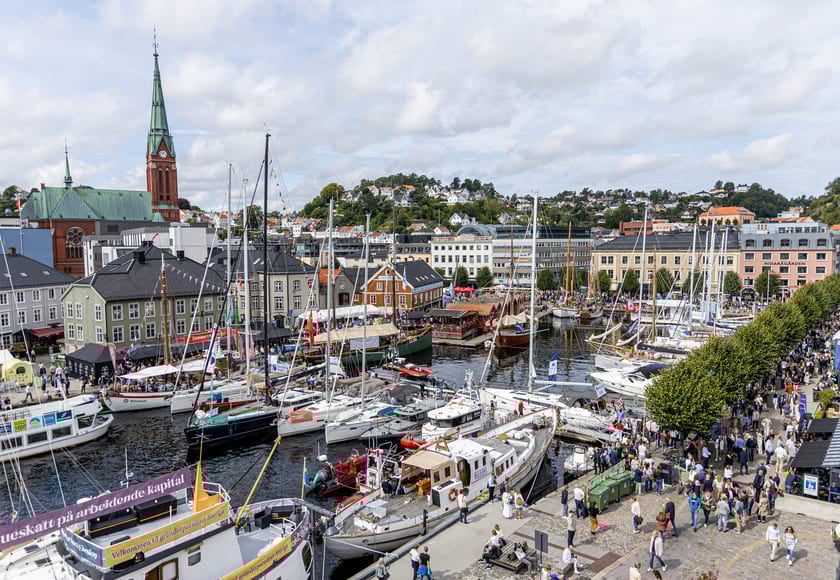 Oversiktsbilde fra havna i Arendal sentrum. Bilde.
