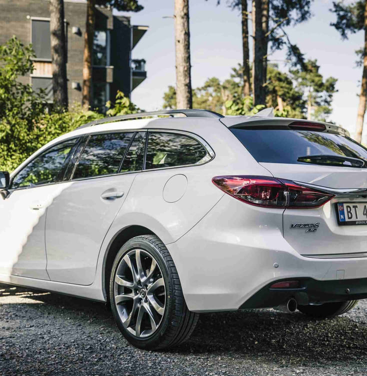 hvit Mazda 6 AWD
