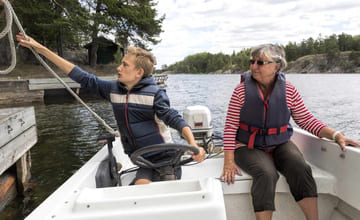 Mange båtglade nordmenn har egentlig ikke lov til å styre båtene sine. Dette må du kunne for å bestå båtførerprøven.
