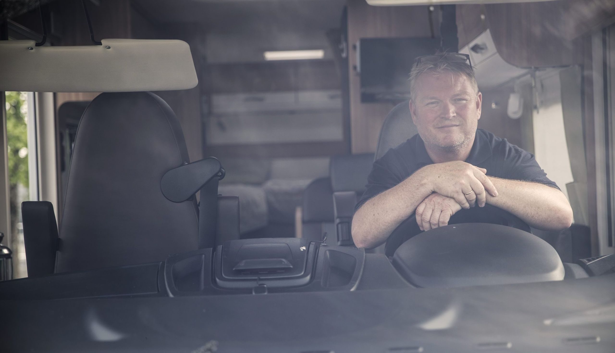 En større vogn med mer plass gir mer komfort. Sengene er bredere, kjøkkenbenken og garderobeplassen er større og baderomsløsningene romsligere