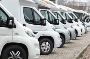 Å importere bobil eller campingvogn kan ved første øyekast se ut som en billig og smart løsning, men vet du hva du går glipp av når du handler fra utlandet?