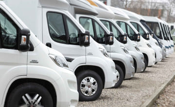 Å importere bobil eller campingvogn kan ved første øyekast se ut som en billig og smart løsning, men vet du hva du går glipp av når du handler fra utlandet?