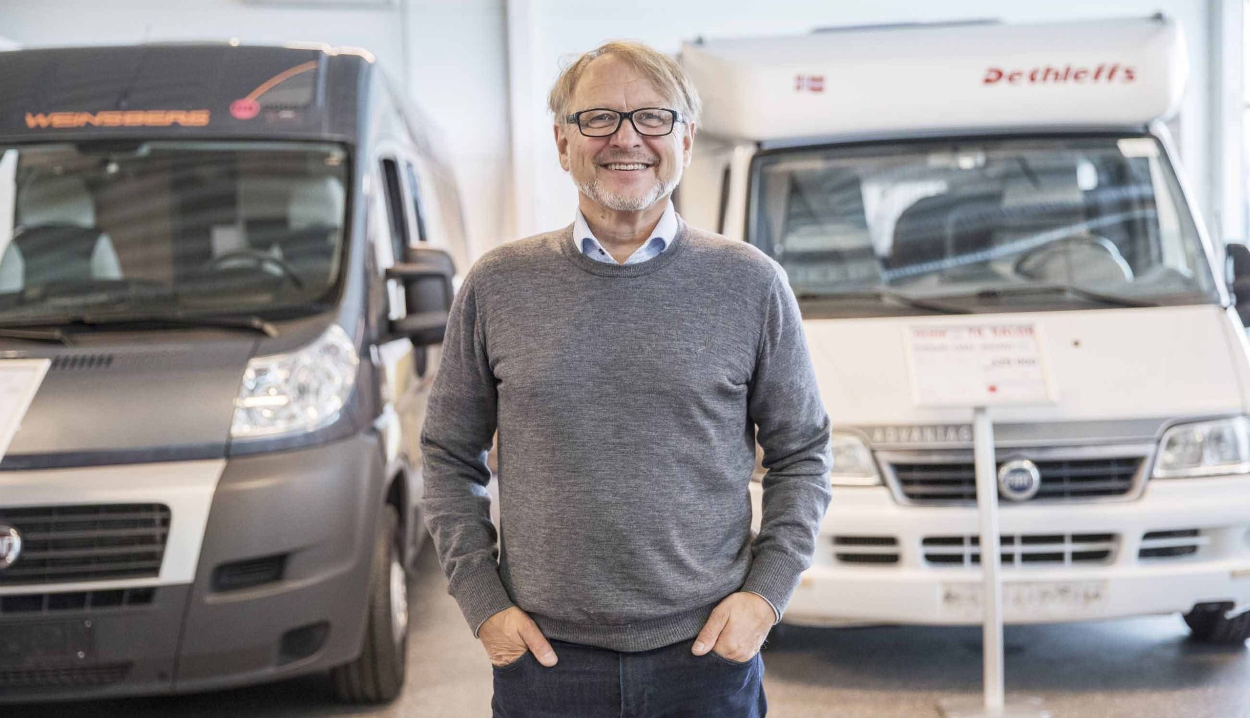 Geir Holm er generalsekretær i Norges Caravanbransjeforbund. Han er positiv til at det er innført vrakpant, men mener ordningen fortsatt har noen svakheter.