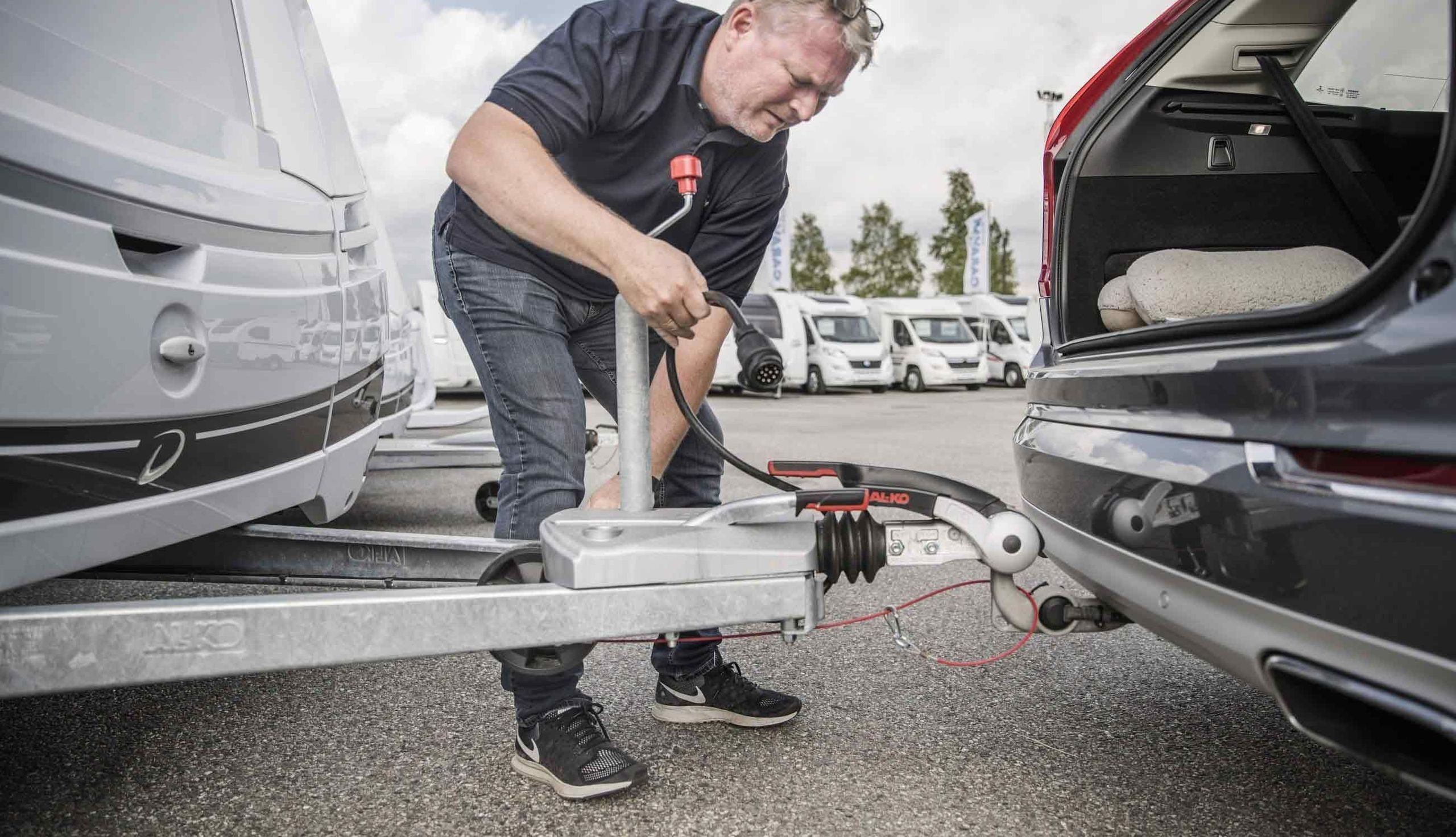 Det er mye du bør sjekke når du skal kjøpe campingvogn. Ikke minst bør du finne ut hva førerkortet ditt tillater av vekt