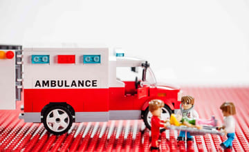 sykebil illustrerer Santander SAFE låneforsikring kan lønne seg om du blir langvarig syk eller mister jobben.