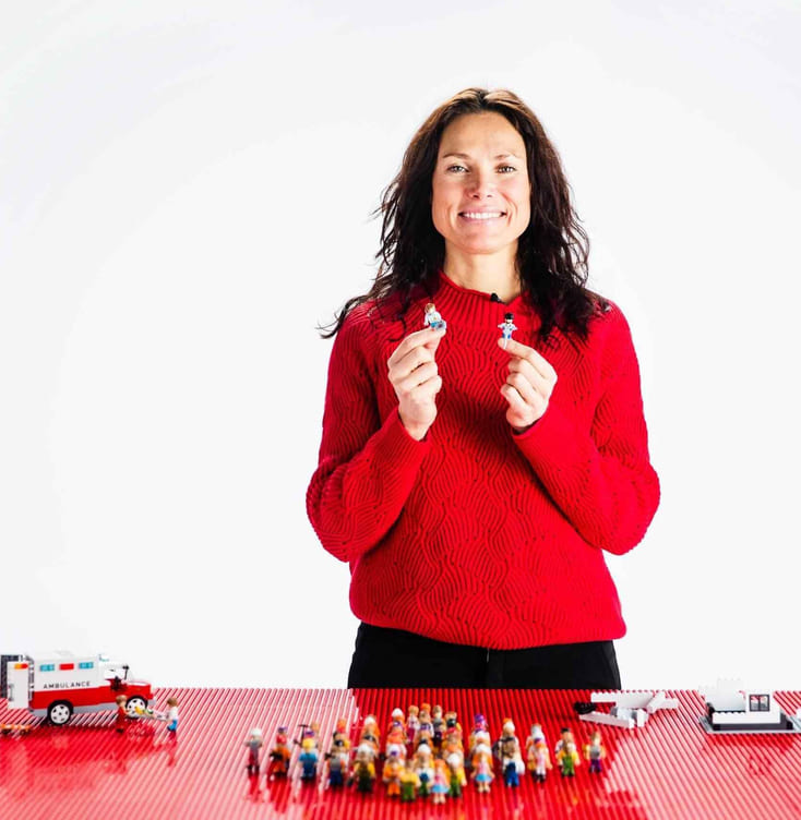 En kvinne forklarer hvordan tegne låneforsikring hos Santander SAFE