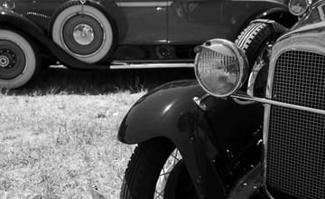 Den ene frontlykten og hjulet på en T-Ford - en viktig del av bilens historie