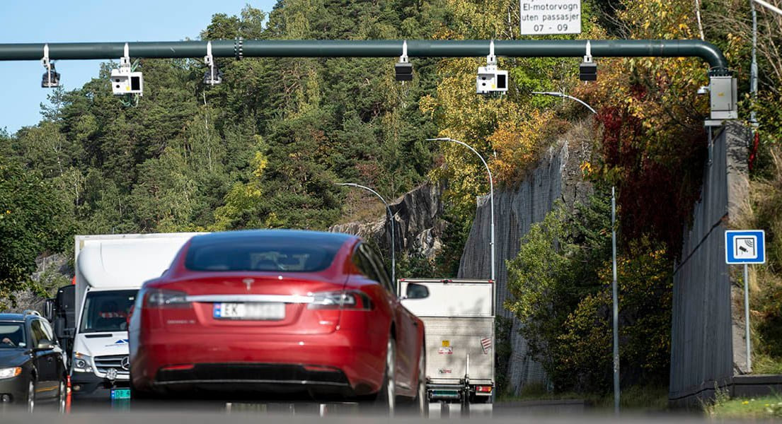 En elbil som må betale bompenger