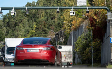 En elbil som må betale bompenger