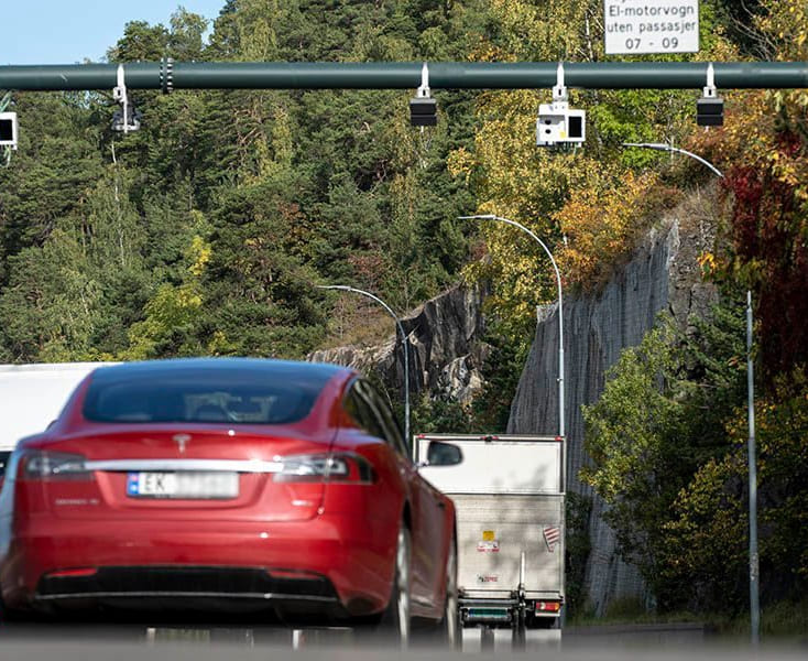 En elbil som må betale bompenger