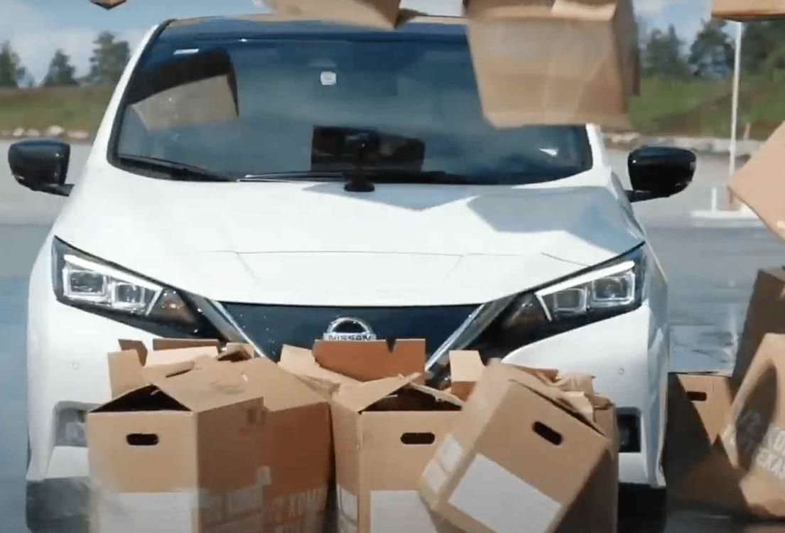 Nissan Leaf på vinterdekk på sommeren.