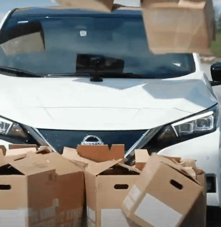 Nissan Leaf på vinterdekk på sommeren.