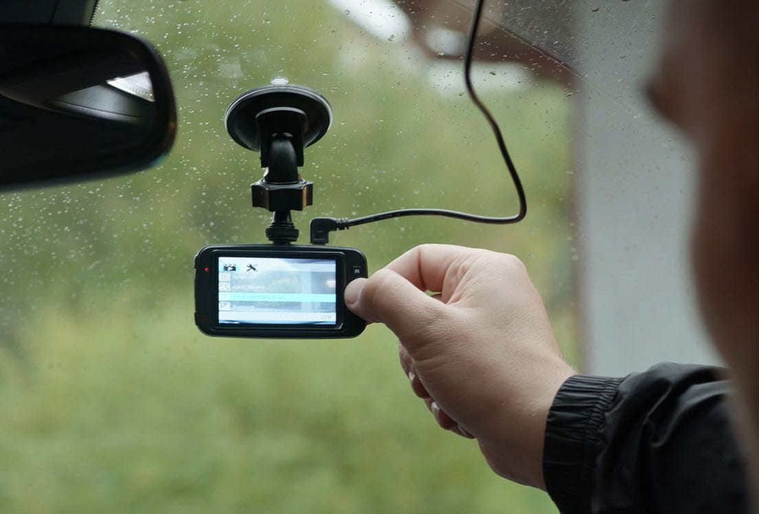 Bør du ha dashcam i bilen?