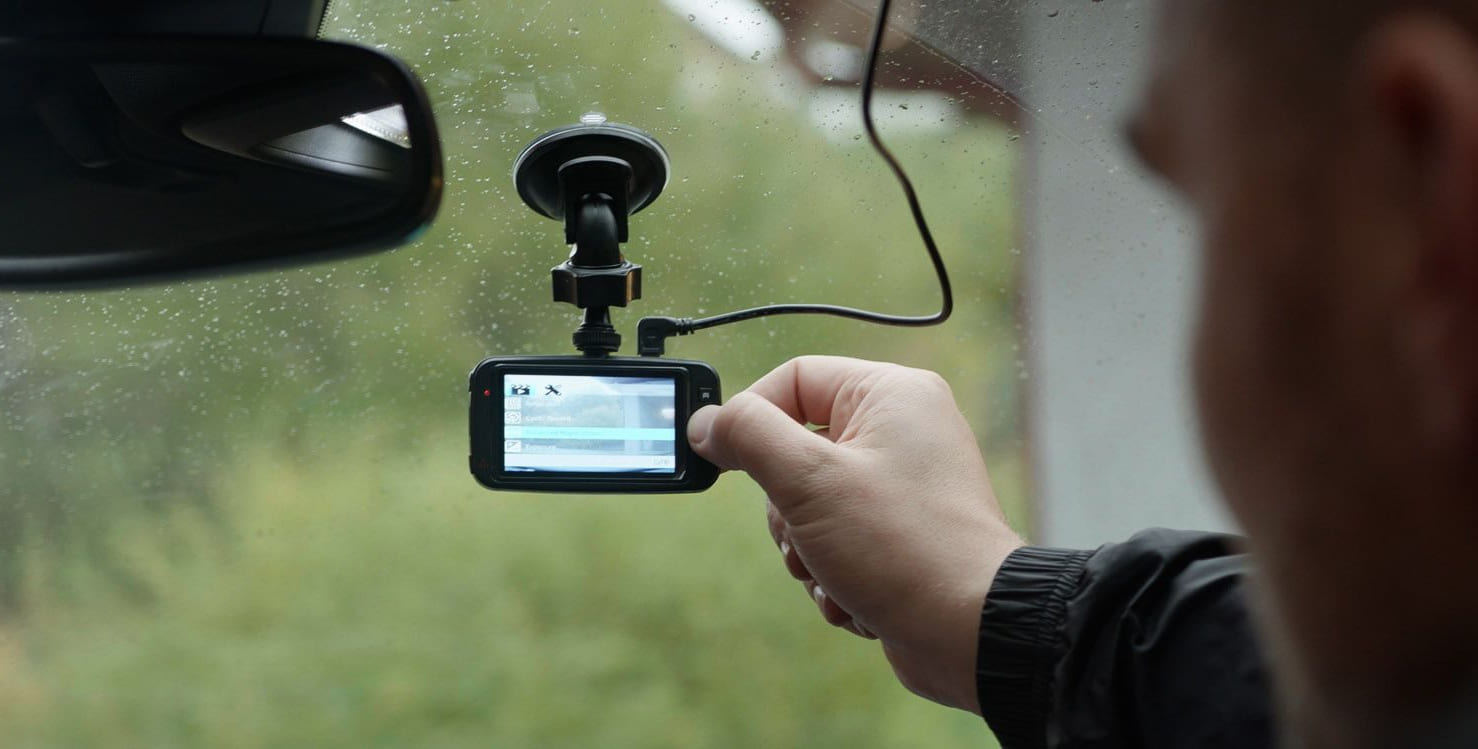 Bør du ha dashcam i bilen?