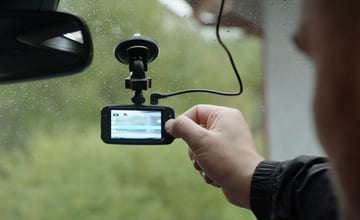 Bør du ha dashcam i bilen?