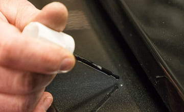 slik fikser du riper i lakken