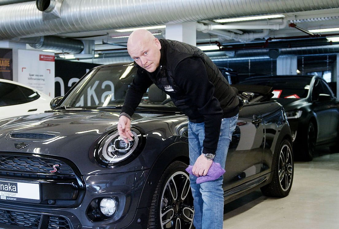 Vasker frontlyktene for å unngå is på billysene