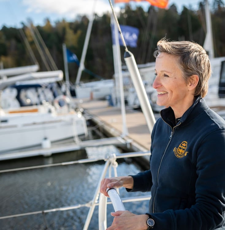 Cecilie Klem i seilbåt