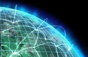 Illustrasjon som viser utsnitt av jordkloden sett fra rommet, med linjer som skal illustrere internett og kommunikasjon