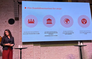 Foto av Cecilie Hellestveit mens hun presenterer rapport om superintelligens